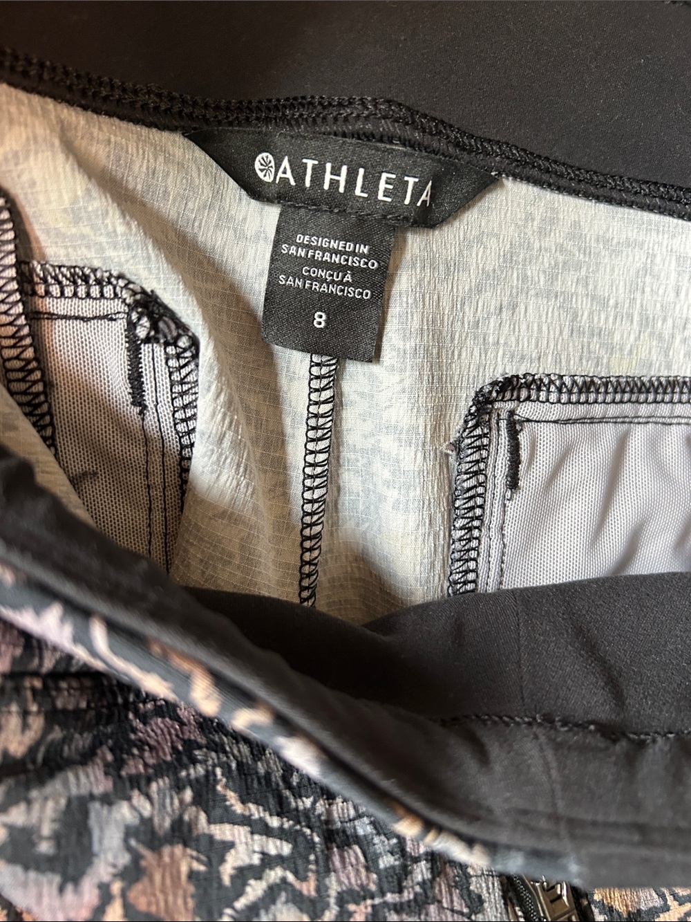 Athleta women’s Trekkie pant Patterned Pants in Black and Pink - Picture 6 of 6